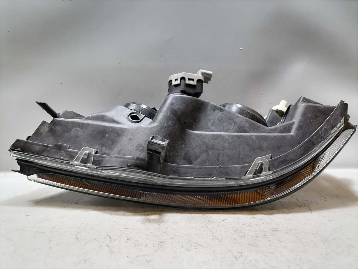 Opel Astra G original Scheinwerfer vorn rechts Halogen schwarzer Hintergrund Bj.1997